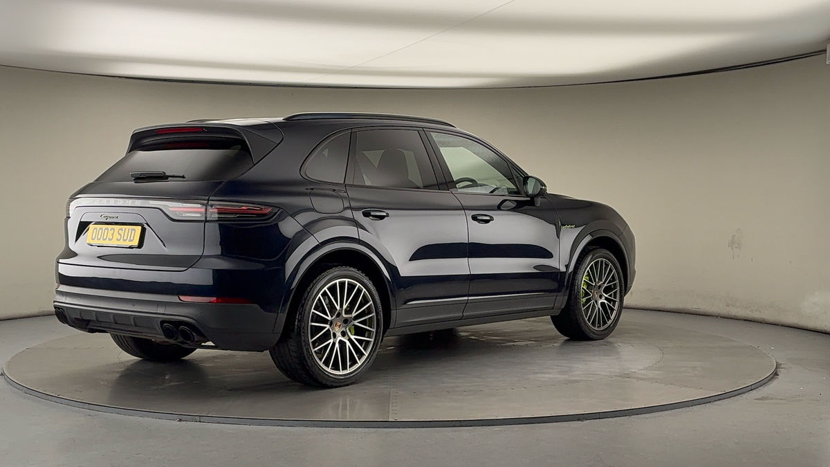 Porsche Cayenne Image 21