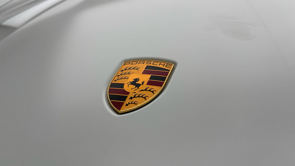 Porsche Taycan Image 24