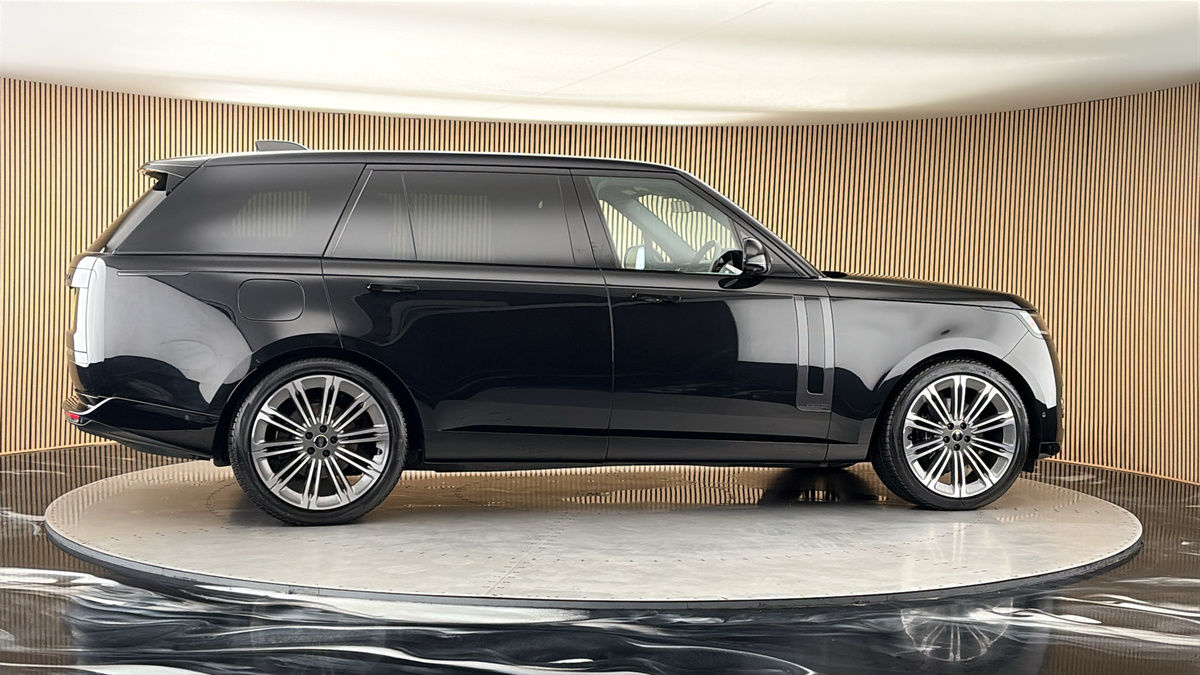 More views of Land Rover Range Rover