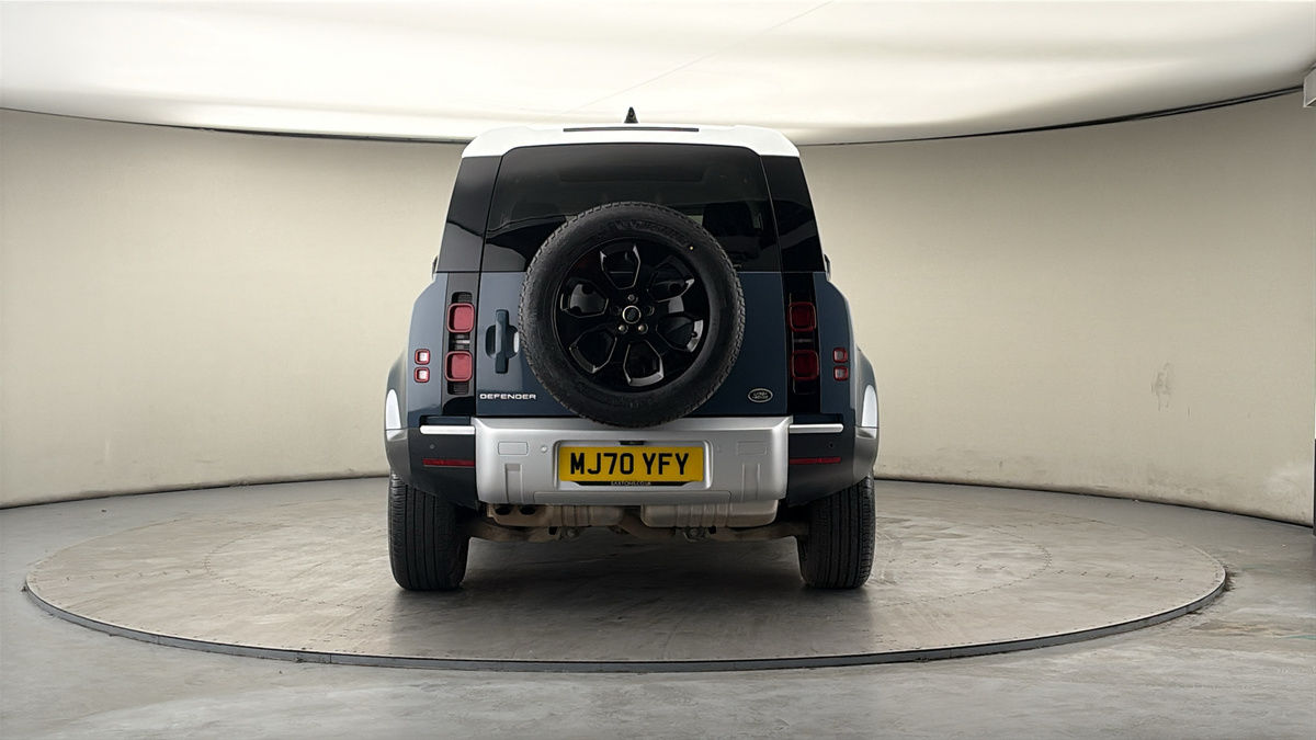 Land Rover Defender 110 Image 4