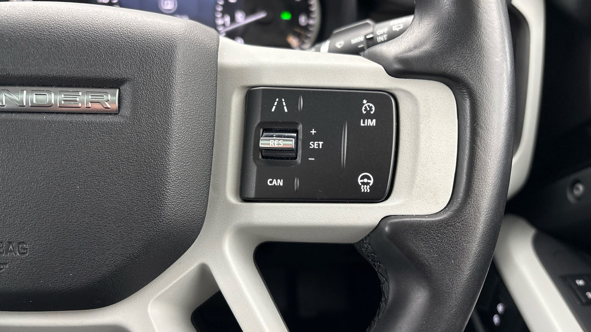 Land Rover Defender 90 Image 14