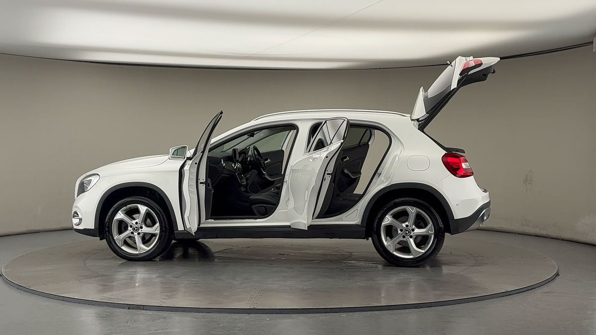 More views of Mercedes-Benz GLA