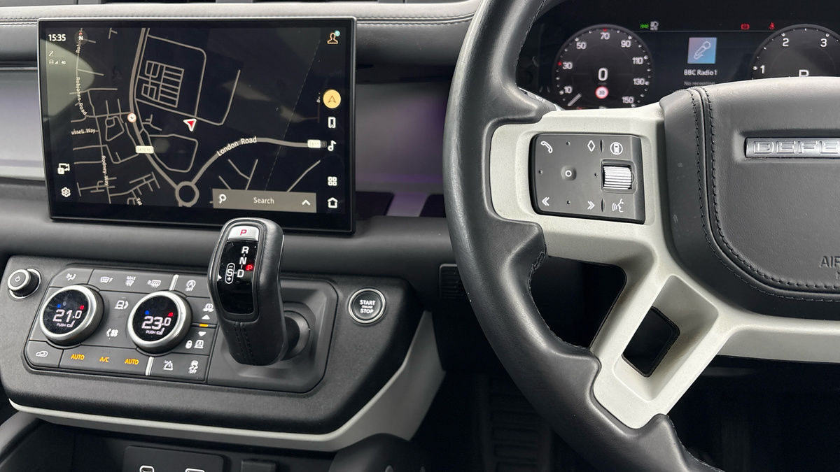 Land Rover Defender 90 Image 13