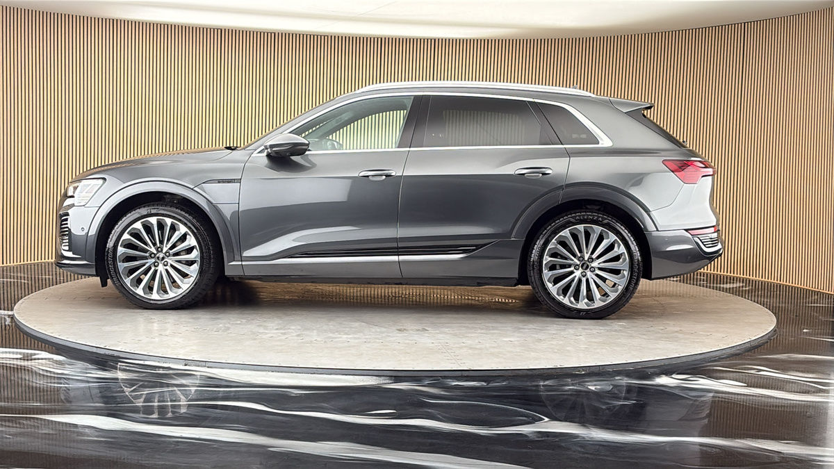 Audi Q8 e-tron Image 15