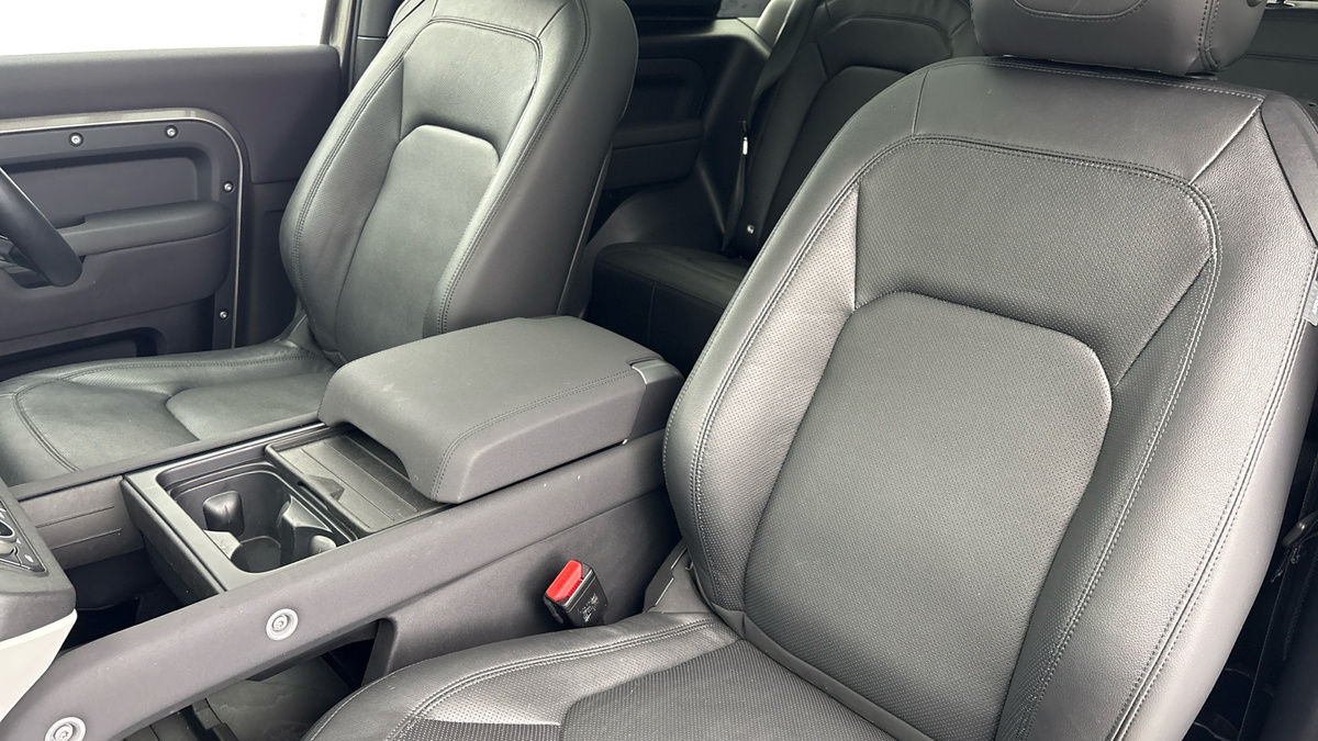 Land Rover Defender 90 Image 7