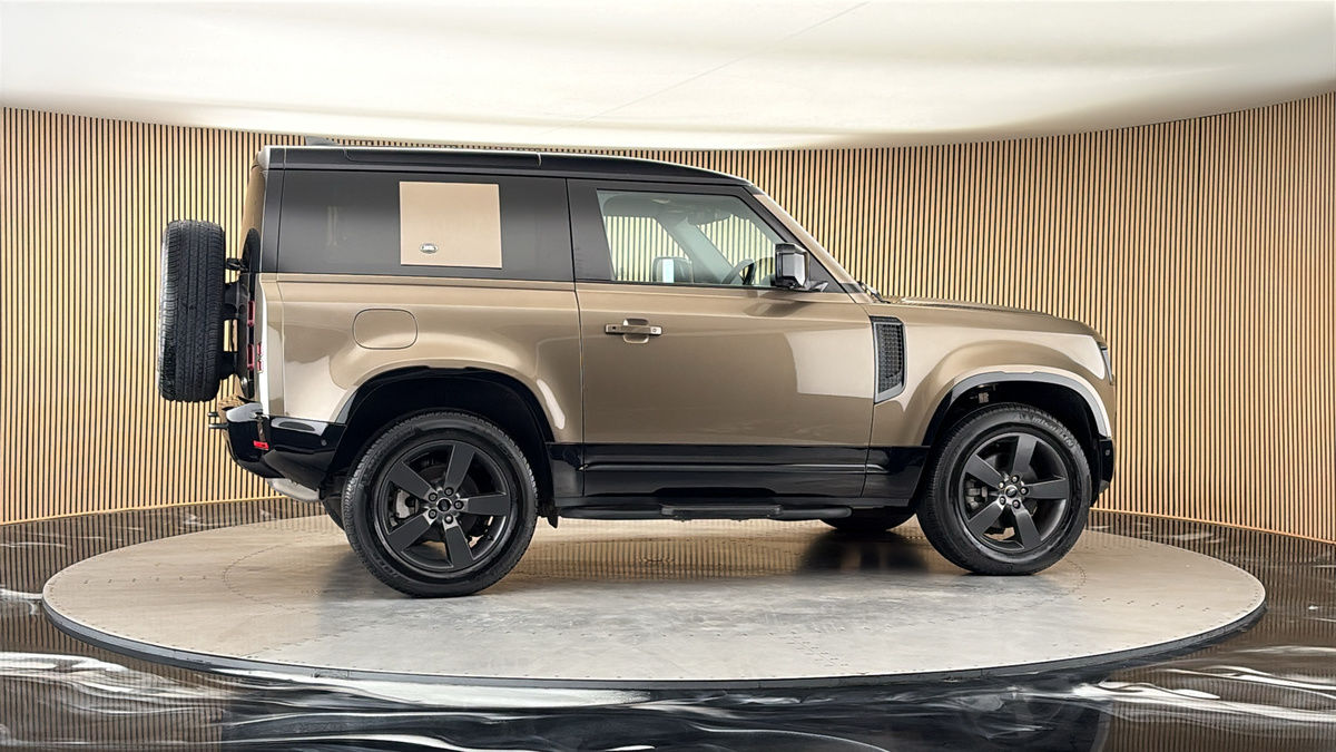 More views of Land Rover Defender 90