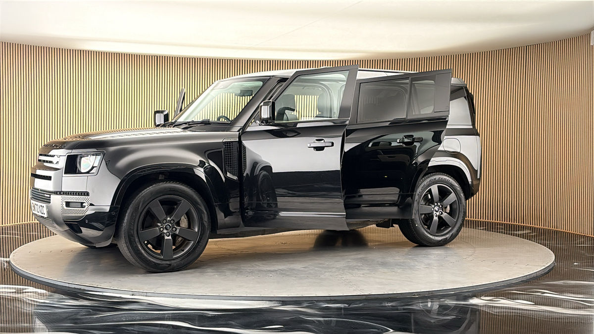 More views of Land Rover Defender 110