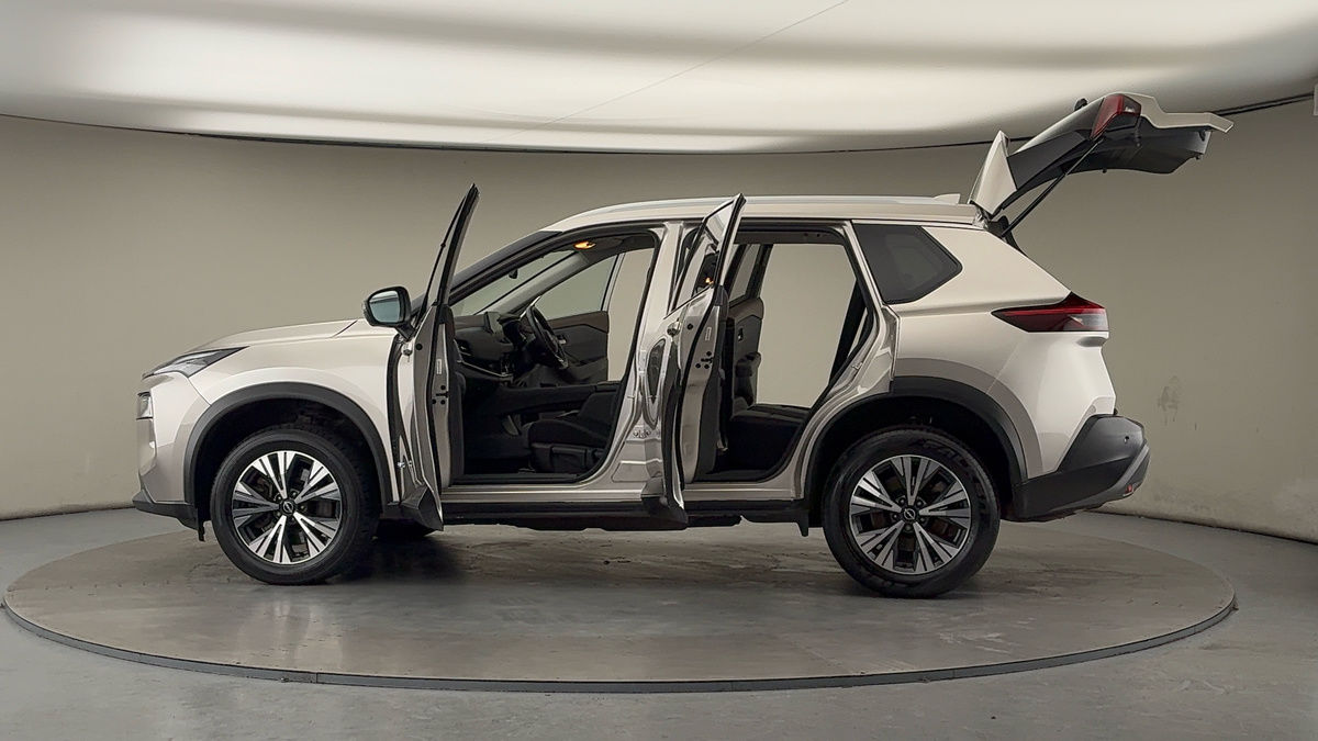 More views of Nissan X-Trail