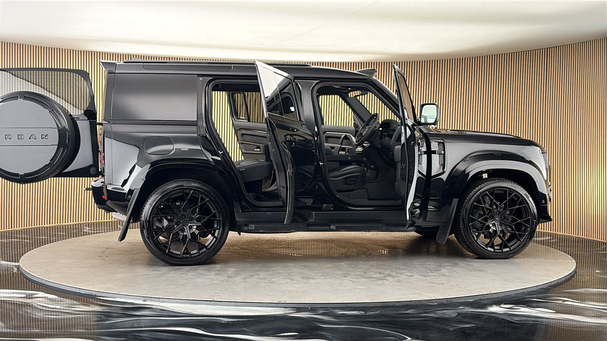 More views of Land Rover Defender 110