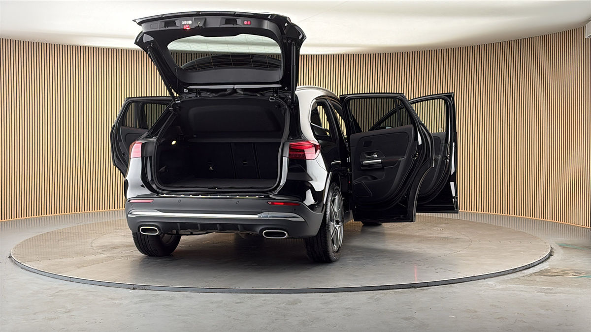 More views of Mercedes-Benz GLA