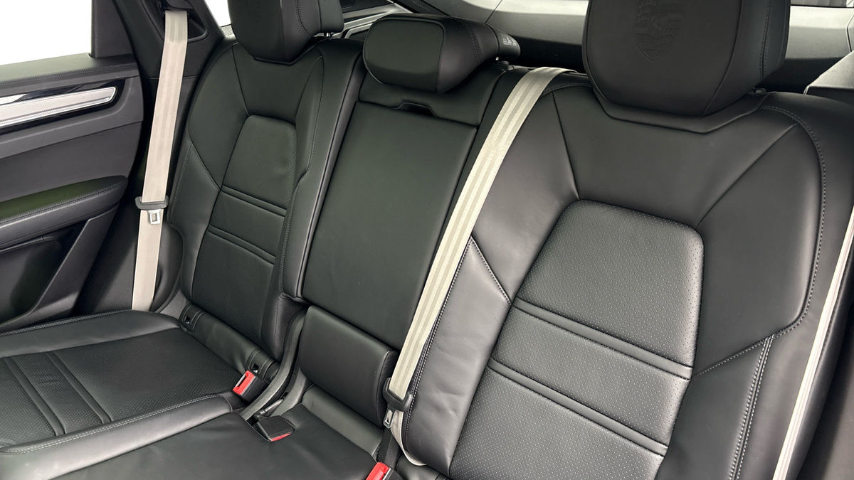 Porsche Cayenne Image 8