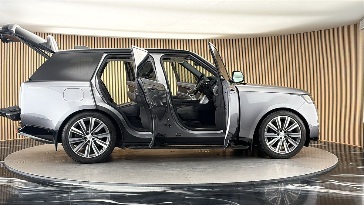 More views of Land Rover Range Rover
