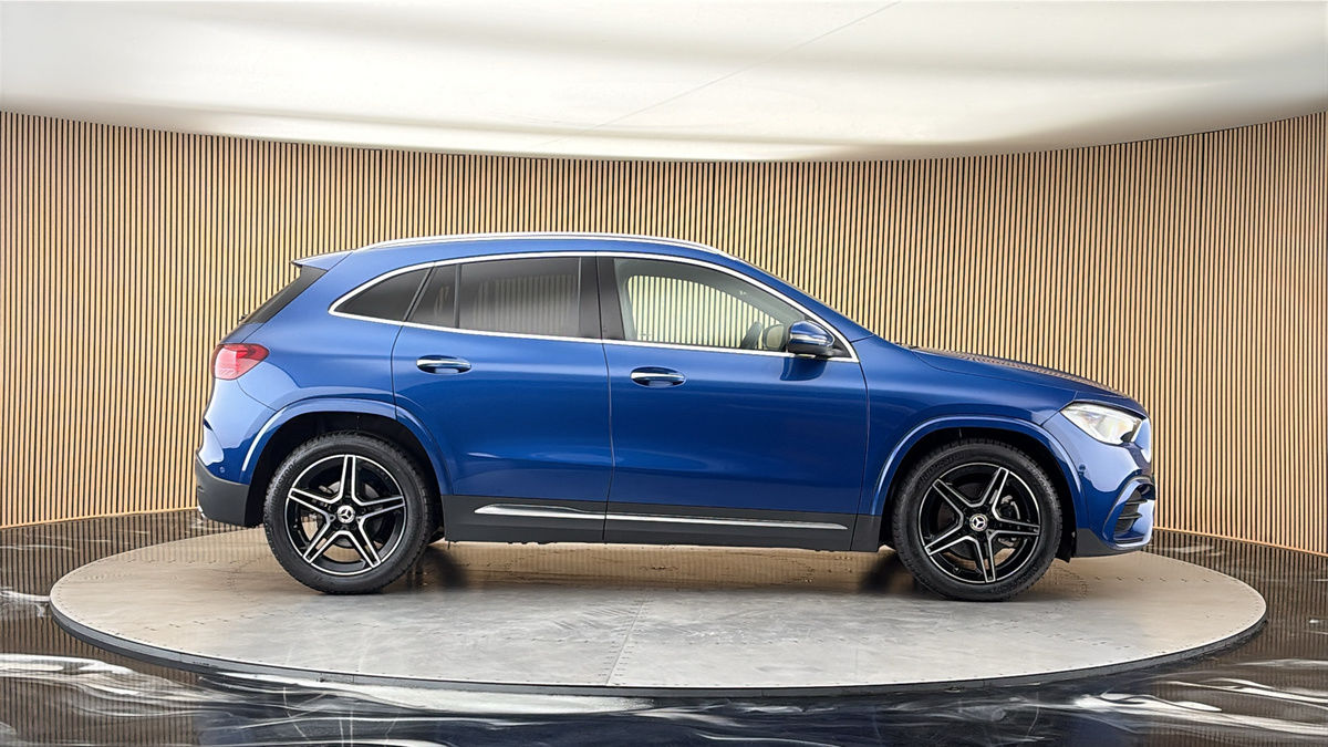 Mercedes-Benz GLA Image 16