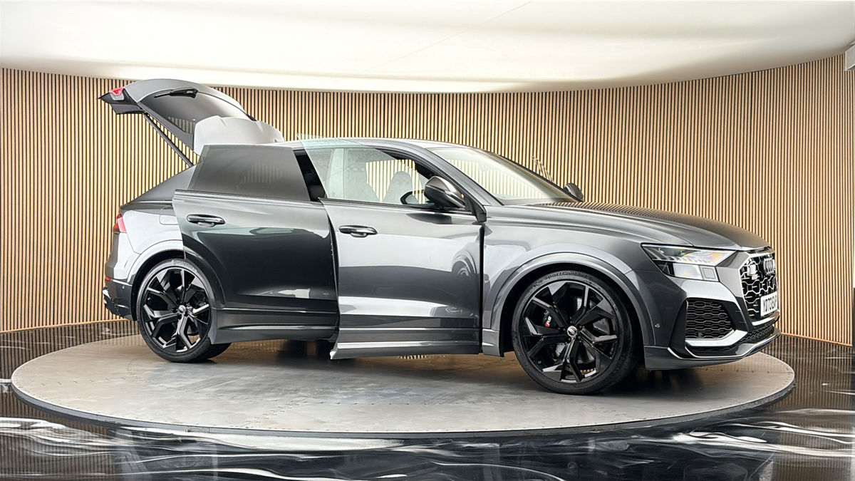 More views of Audi RSQ8