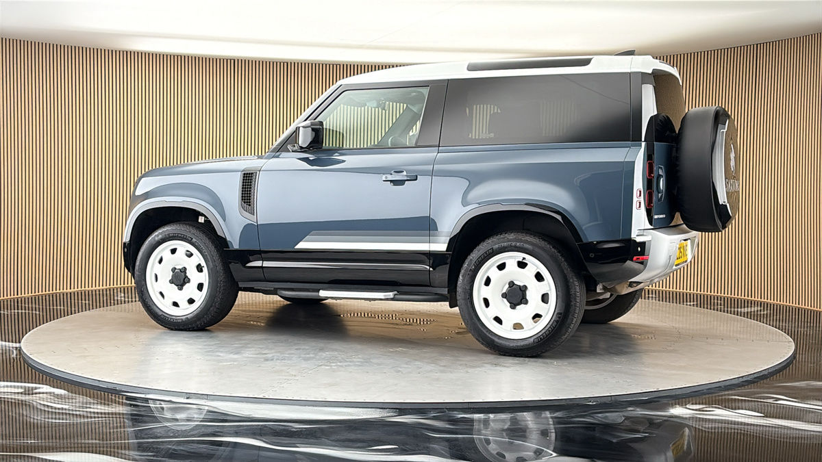 More views of Land Rover Defender 90