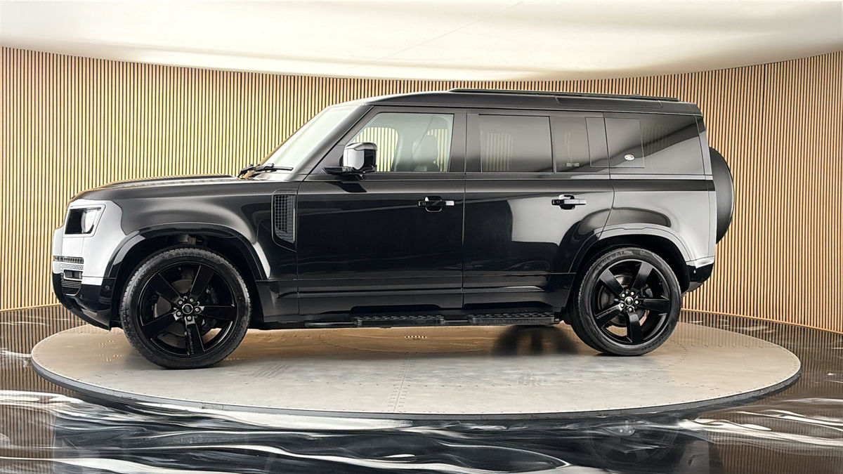 More views of Land Rover Defender 110