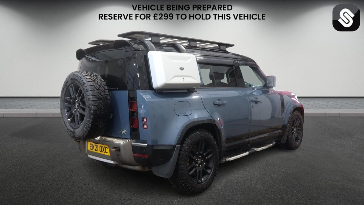 Land Rover Defender 110 Image 4