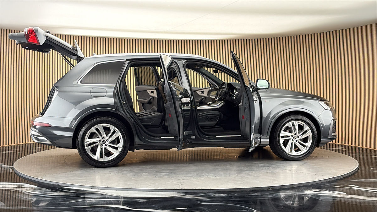 More views of Audi Q7