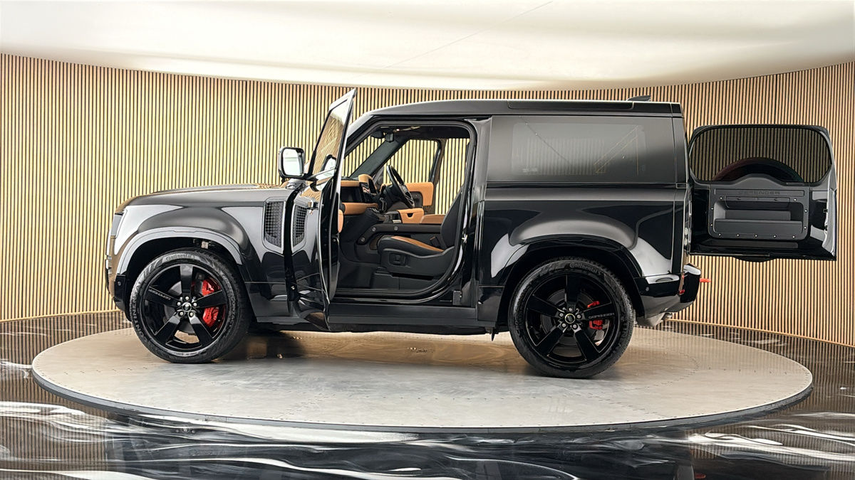 More views of Land Rover Defender 90