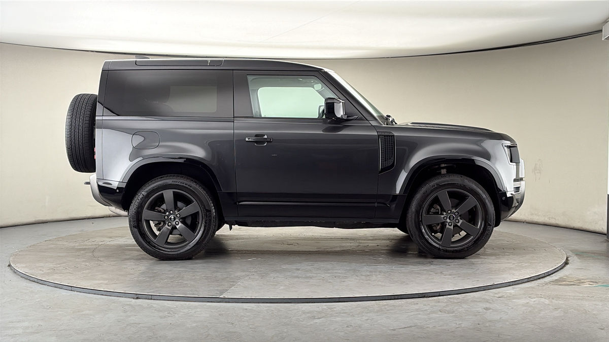 Land Rover Defender 90 Image 16