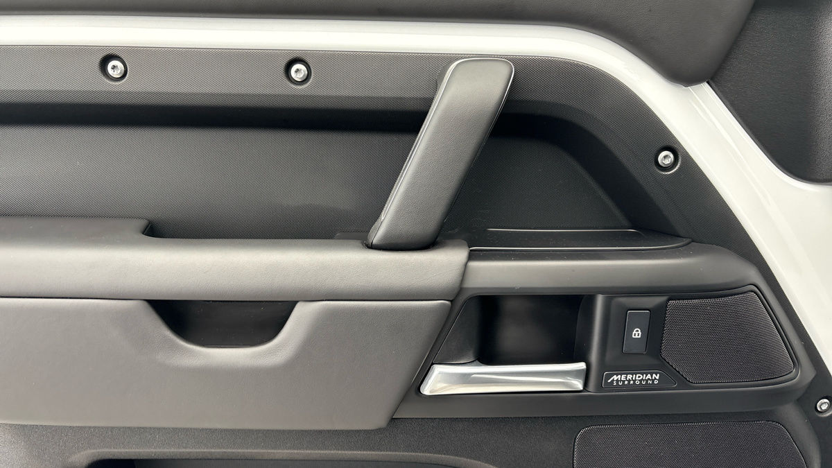 Land Rover Defender 90 Image 19
