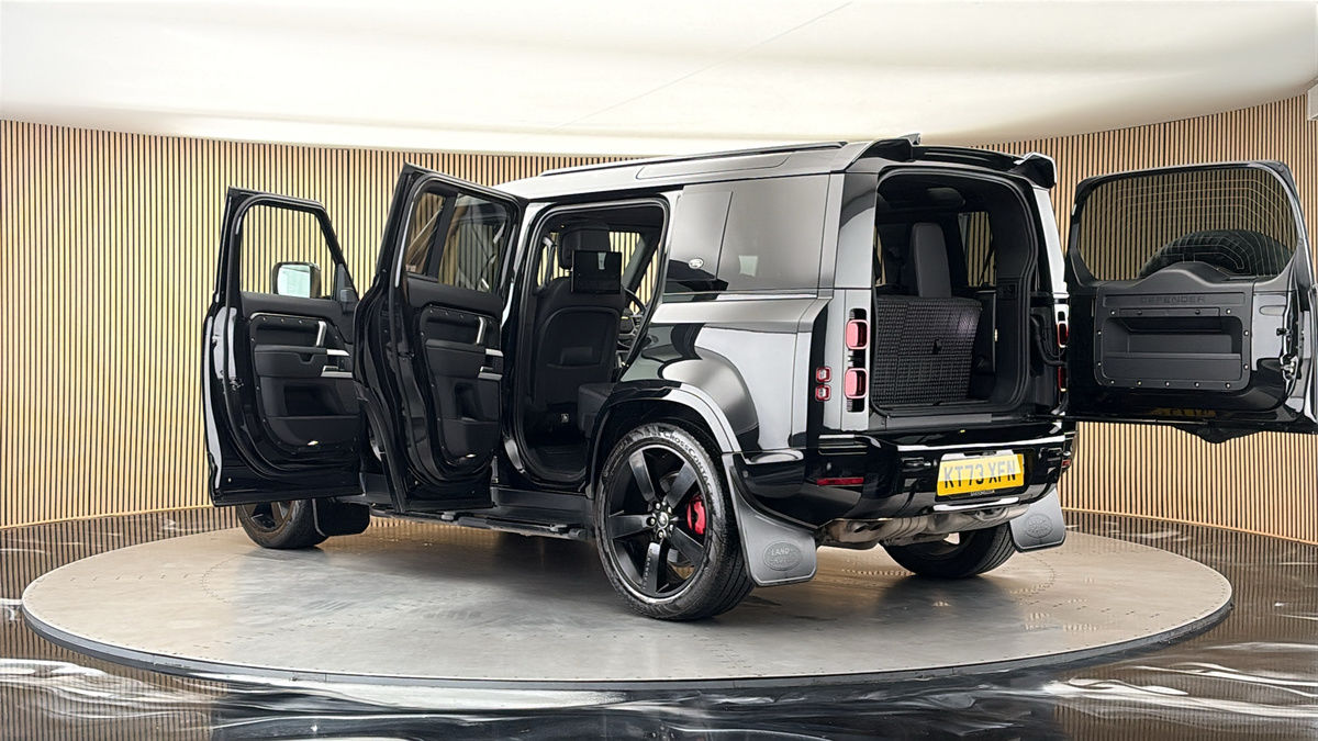 More views of Land Rover Defender 110