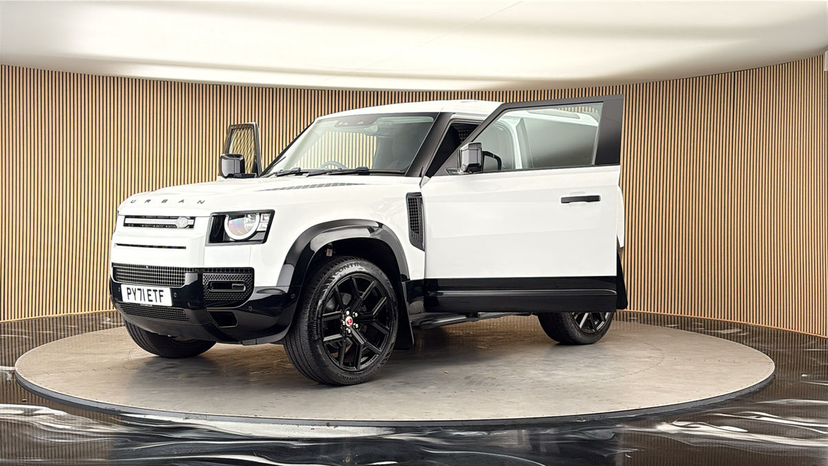 Land Rover Defender 90 Urban Image 22