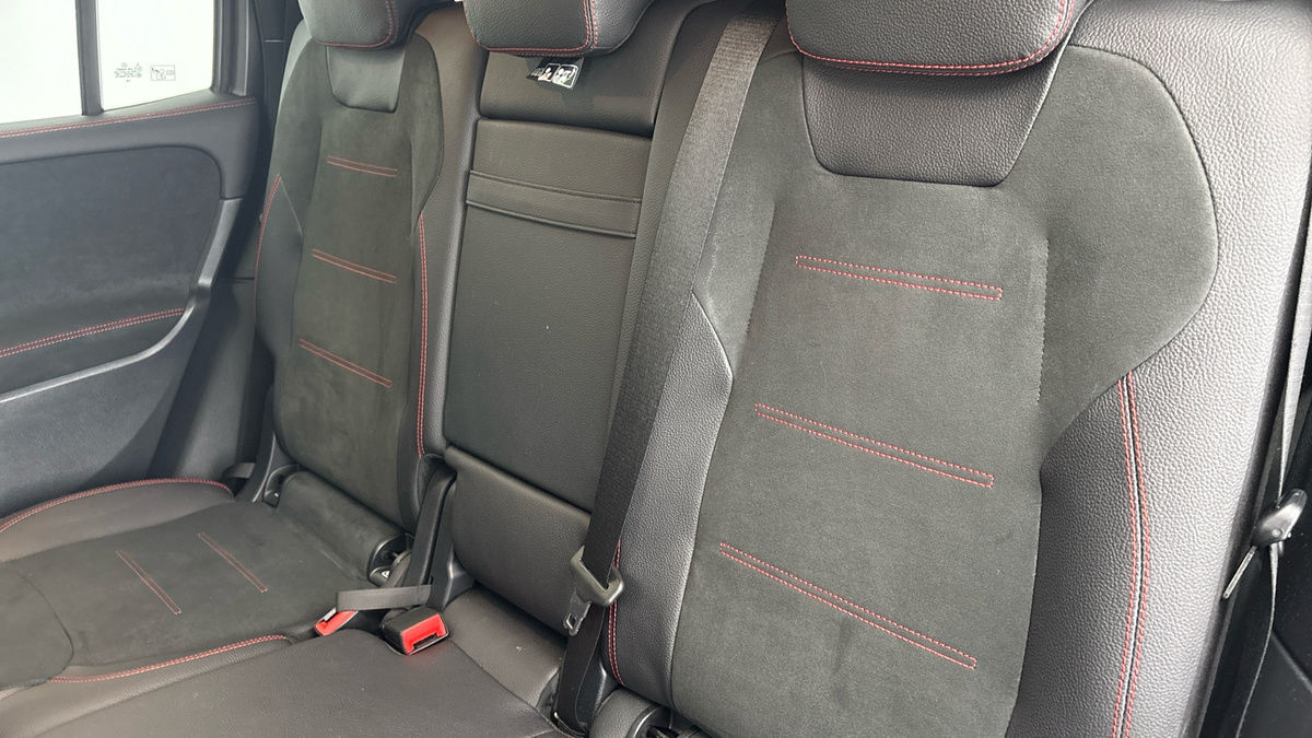 Mercedes-Benz GLB Image 8