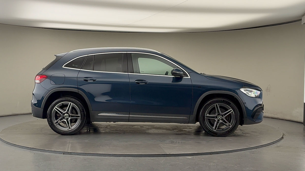 Mercedes-Benz GLA Image 16