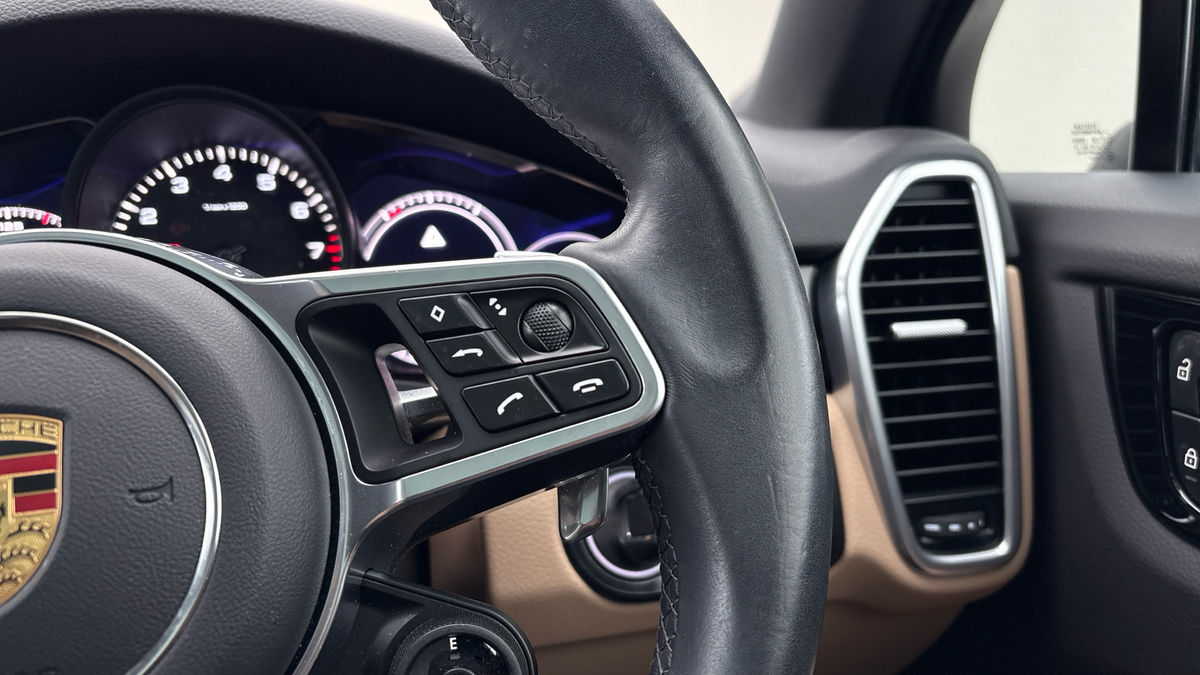 Porsche Cayenne Image 14