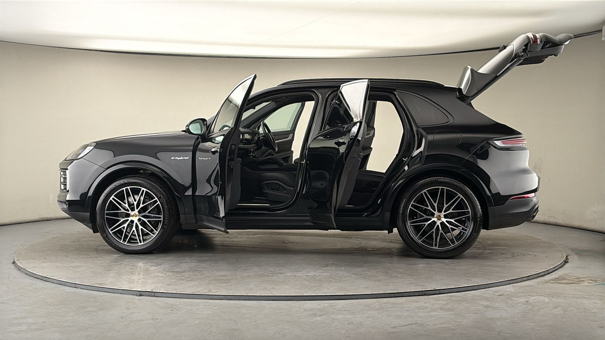 More views of Porsche Cayenne