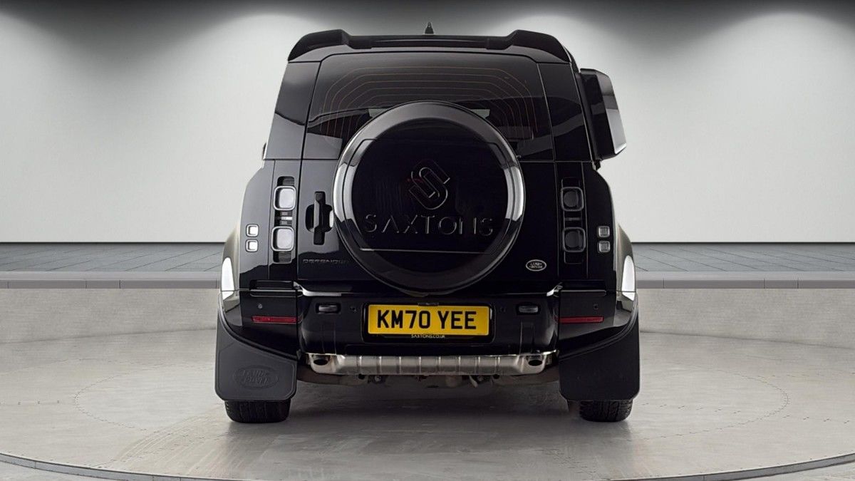 Land Rover Defender 110 Image 4