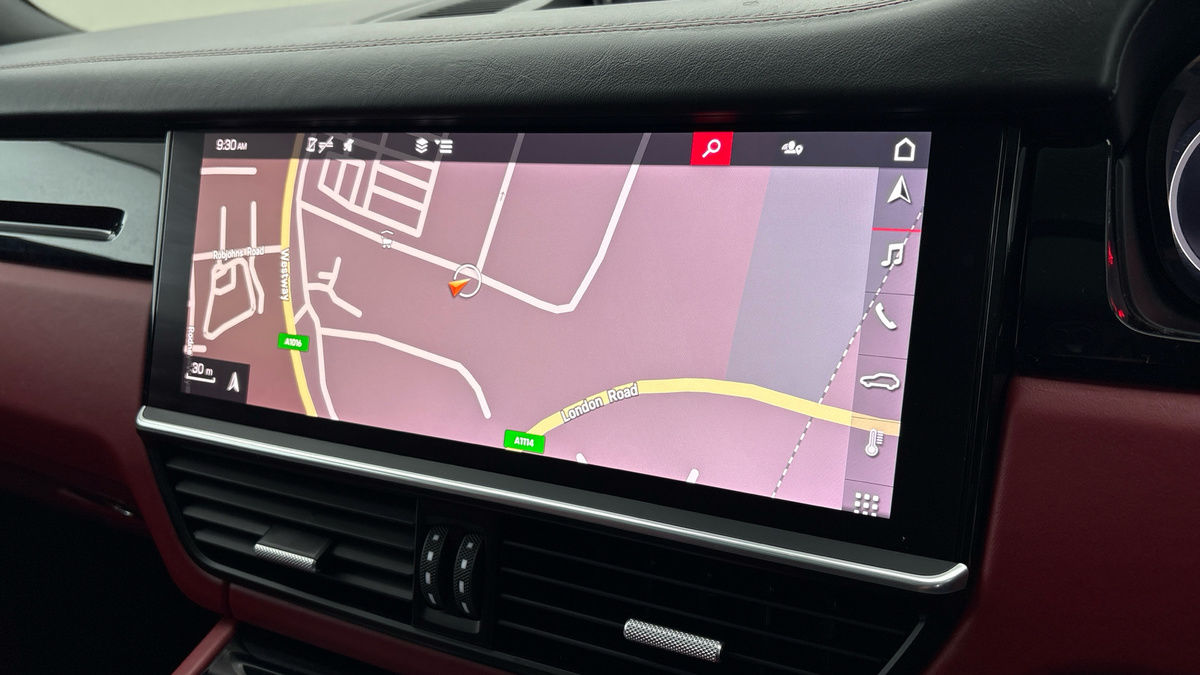 Porsche Cayenne Image 17