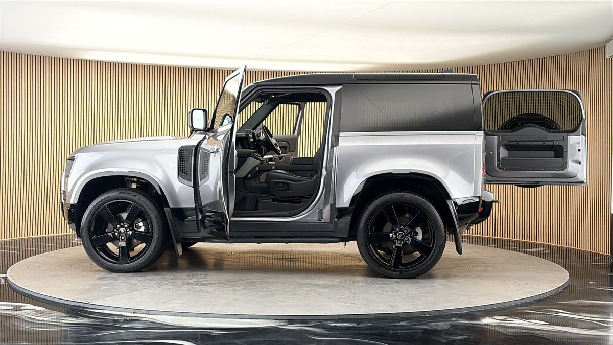More views of Land Rover Defender 90