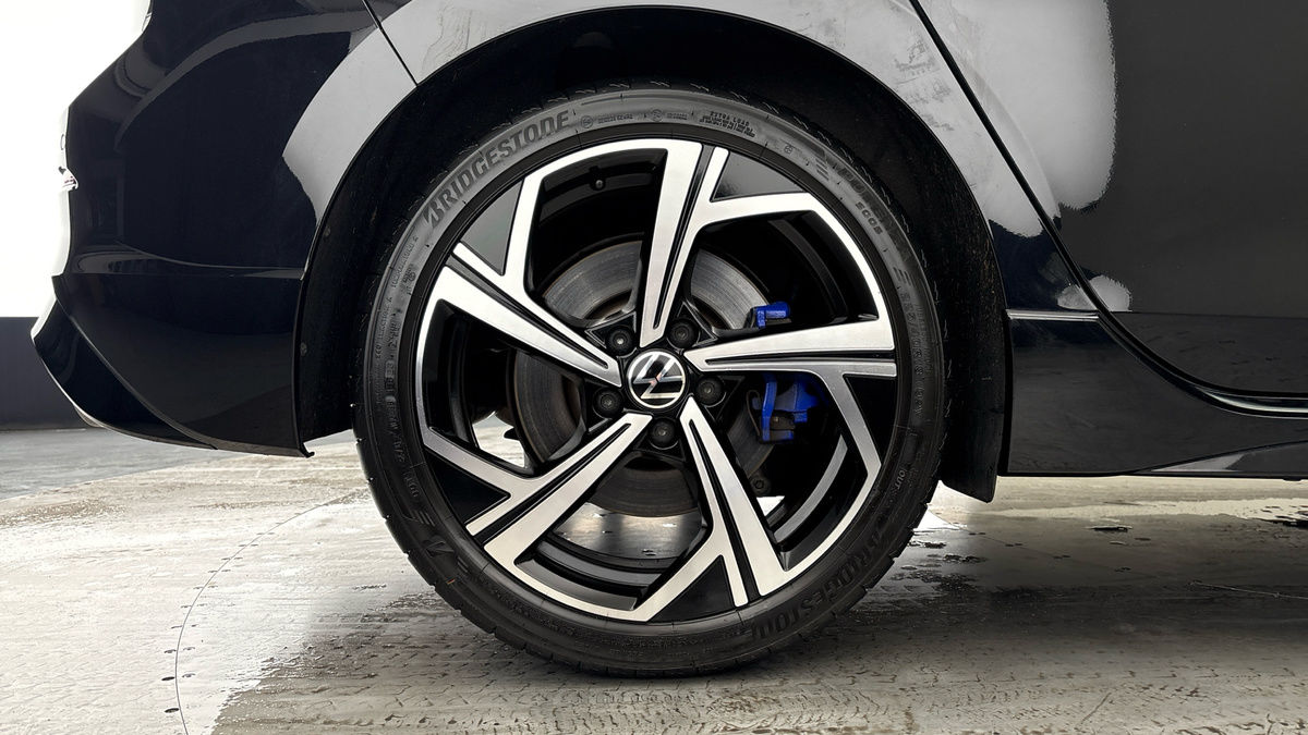 Volkswagen Golf Image 10