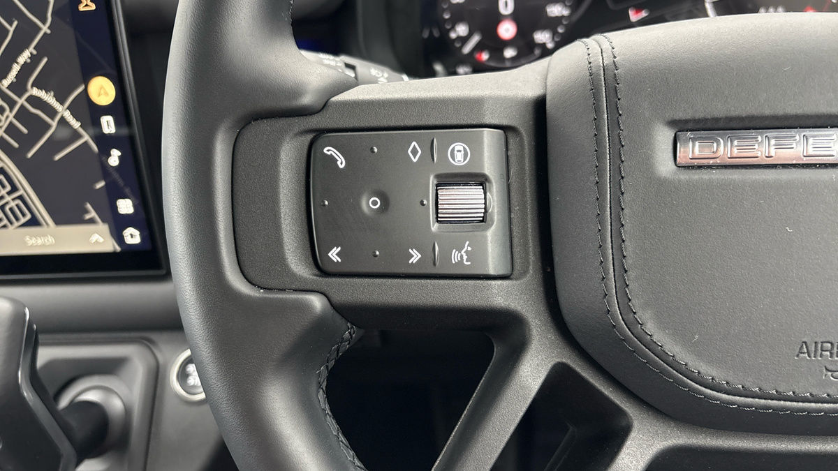 Land Rover Defender 90 Image 13