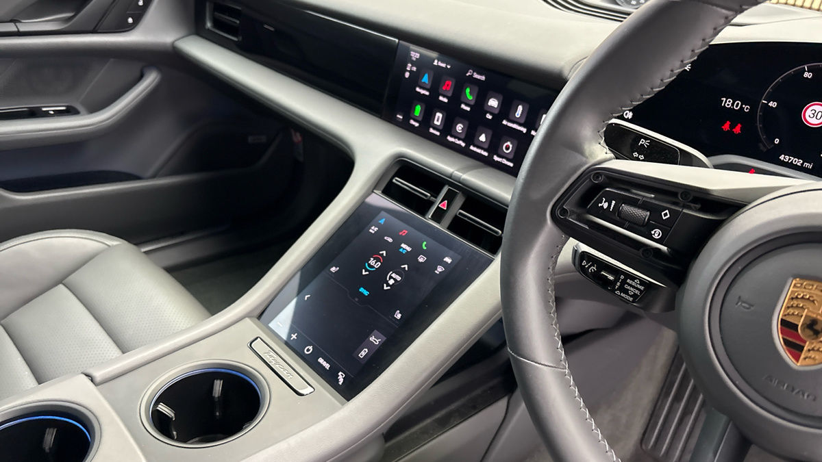 Porsche Taycan Image 18