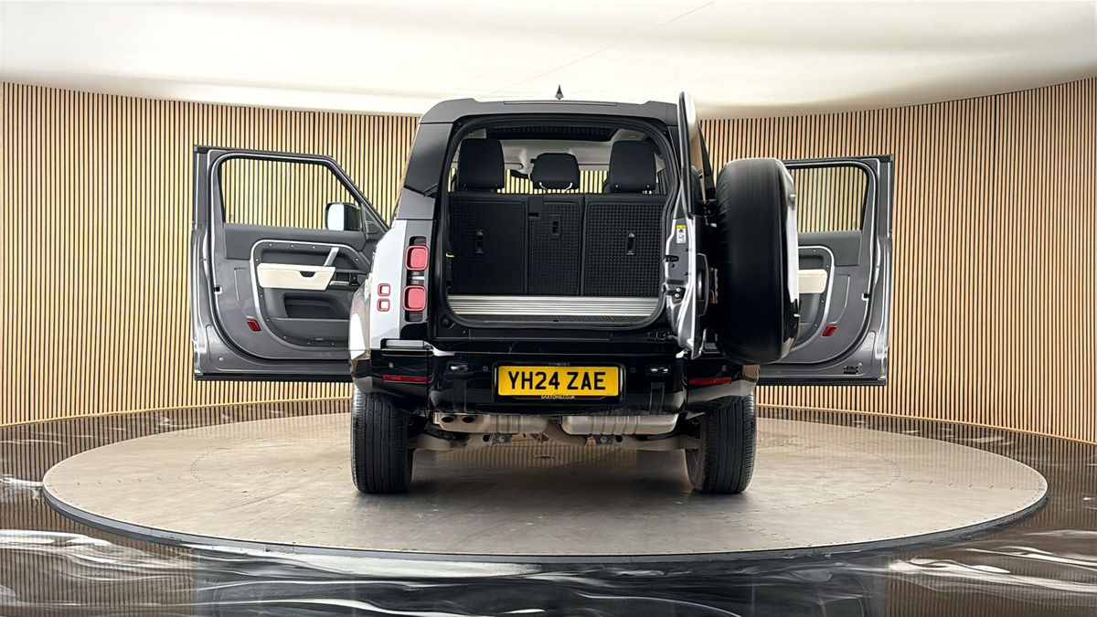 More views of Land Rover Defender 90