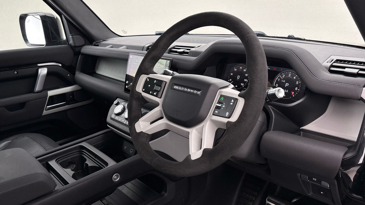 Land Rover Defender 110 Image 5