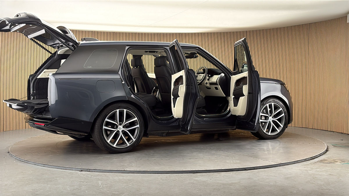 More views of Land Rover Range Rover