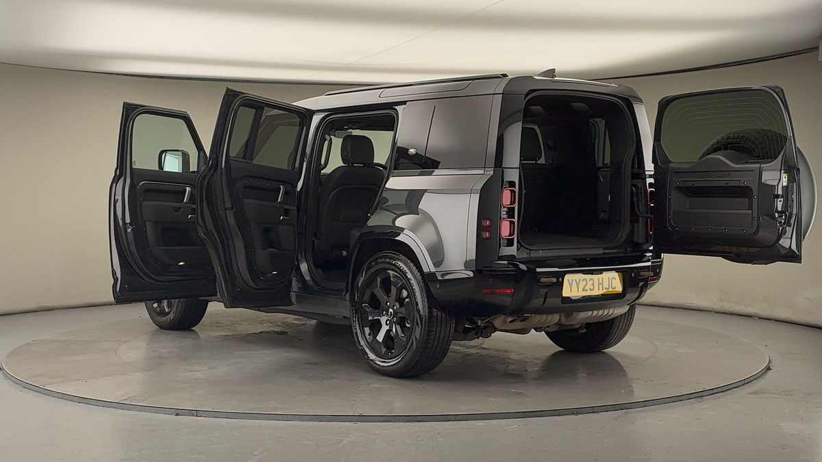 More views of Land Rover Defender 110