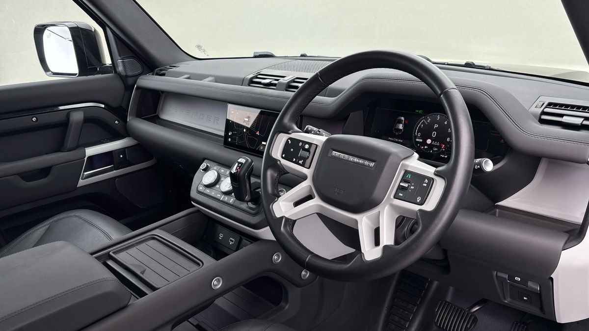 Land Rover Defender 110 Image 5