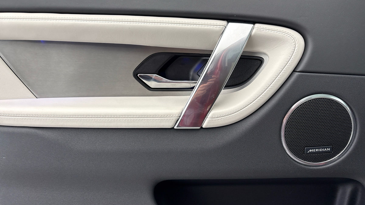Land Rover Discovery Sport Image 19