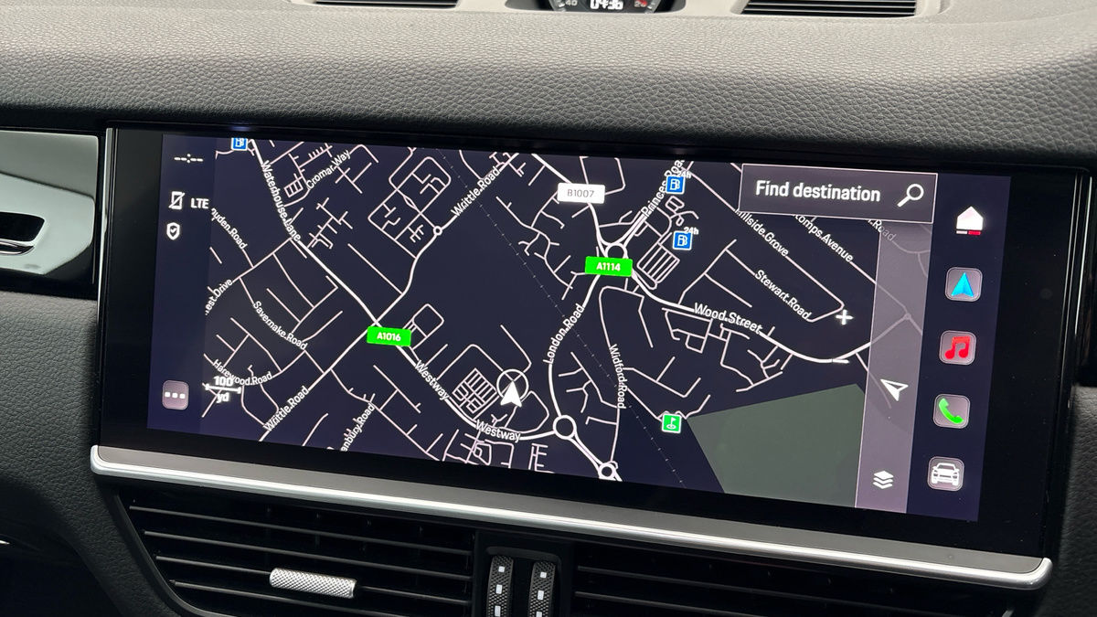 Porsche Cayenne Image 17