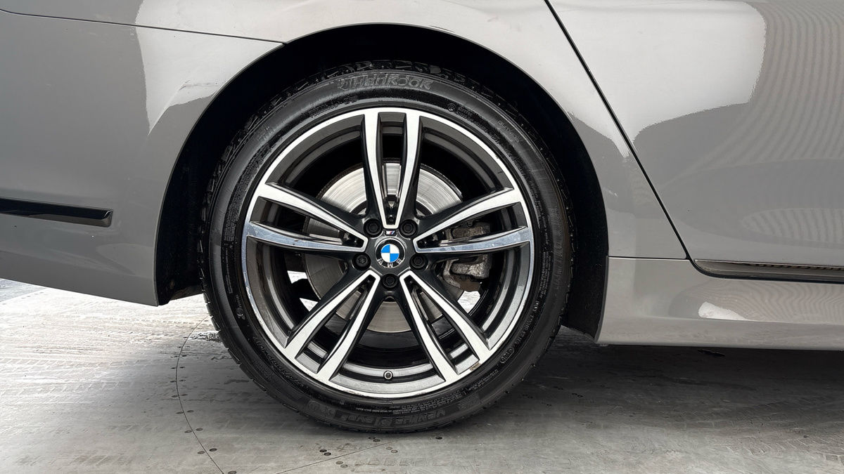 BMW 7 Series Image 10