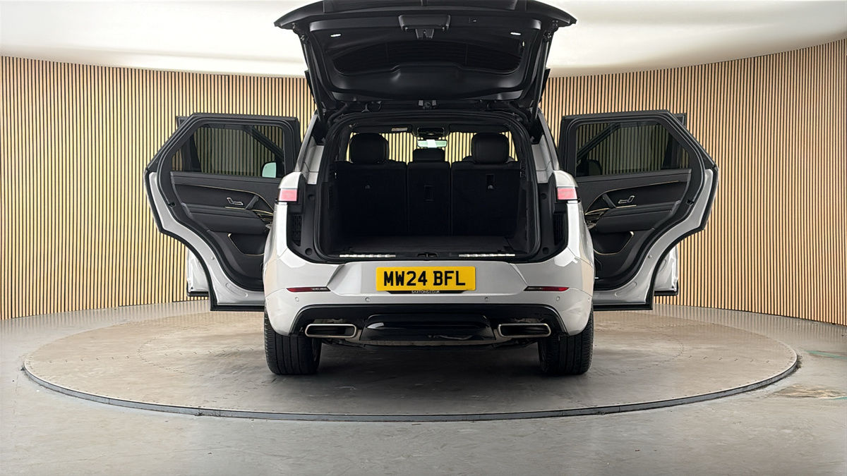 More views of Land Rover Range Rover Sport