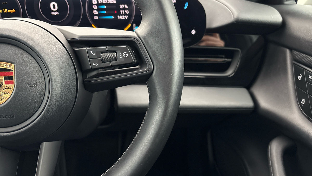 Porsche Taycan Image 15