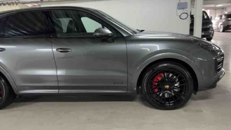 More views of Porsche Cayenne