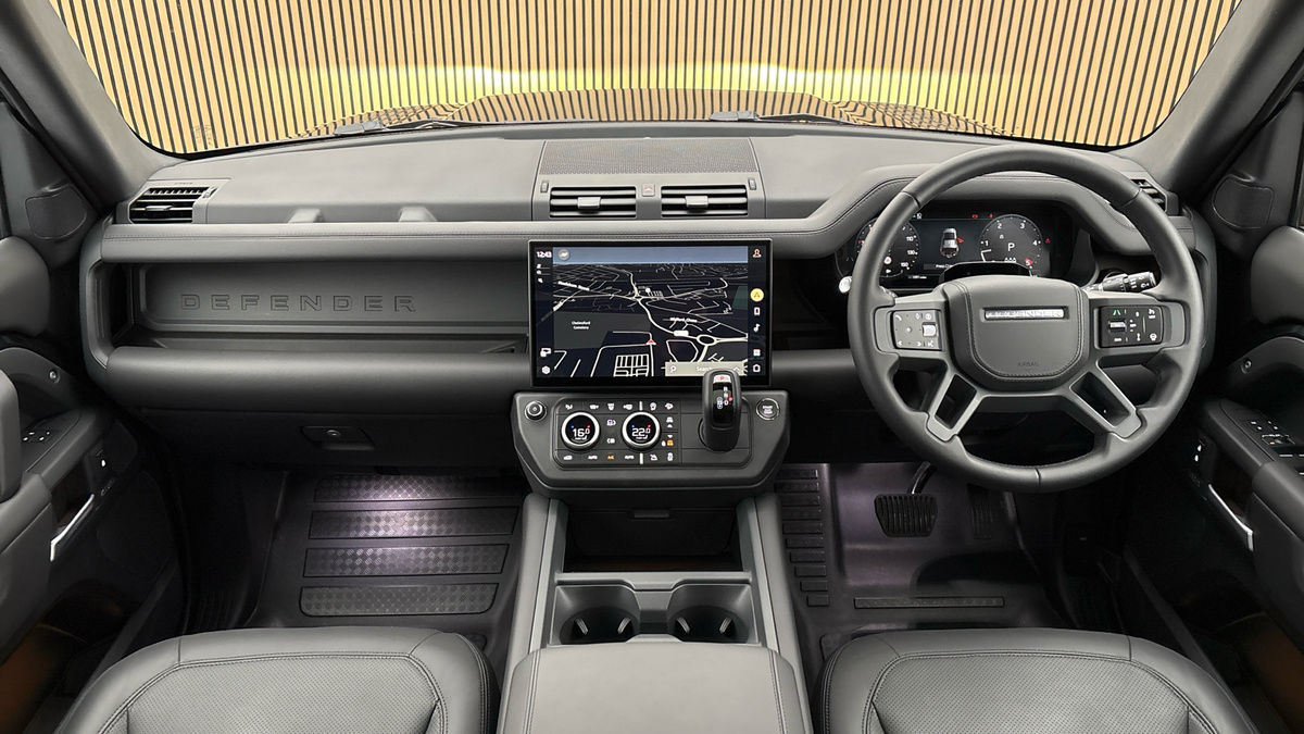 Land Rover Defender 110 Image 12