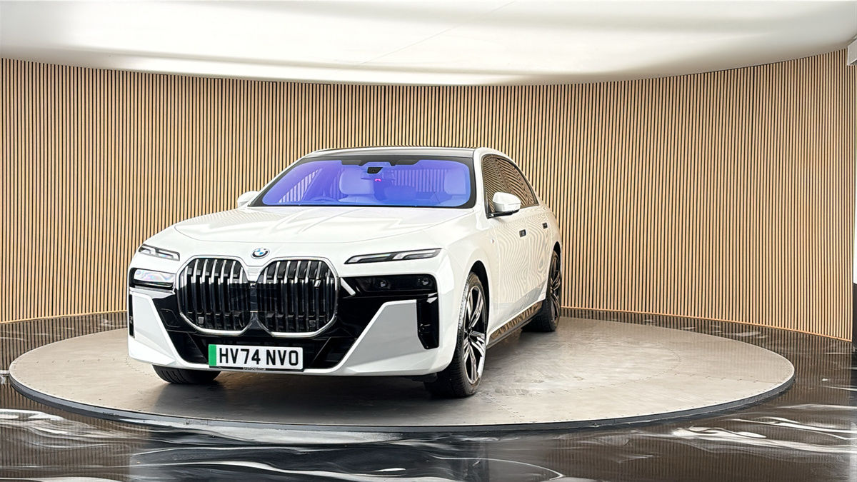 More views of BMW i7